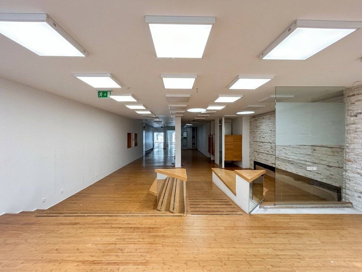 Beautiful commercial space near Hauptplatz | Two entrances | Numerous design possibilities