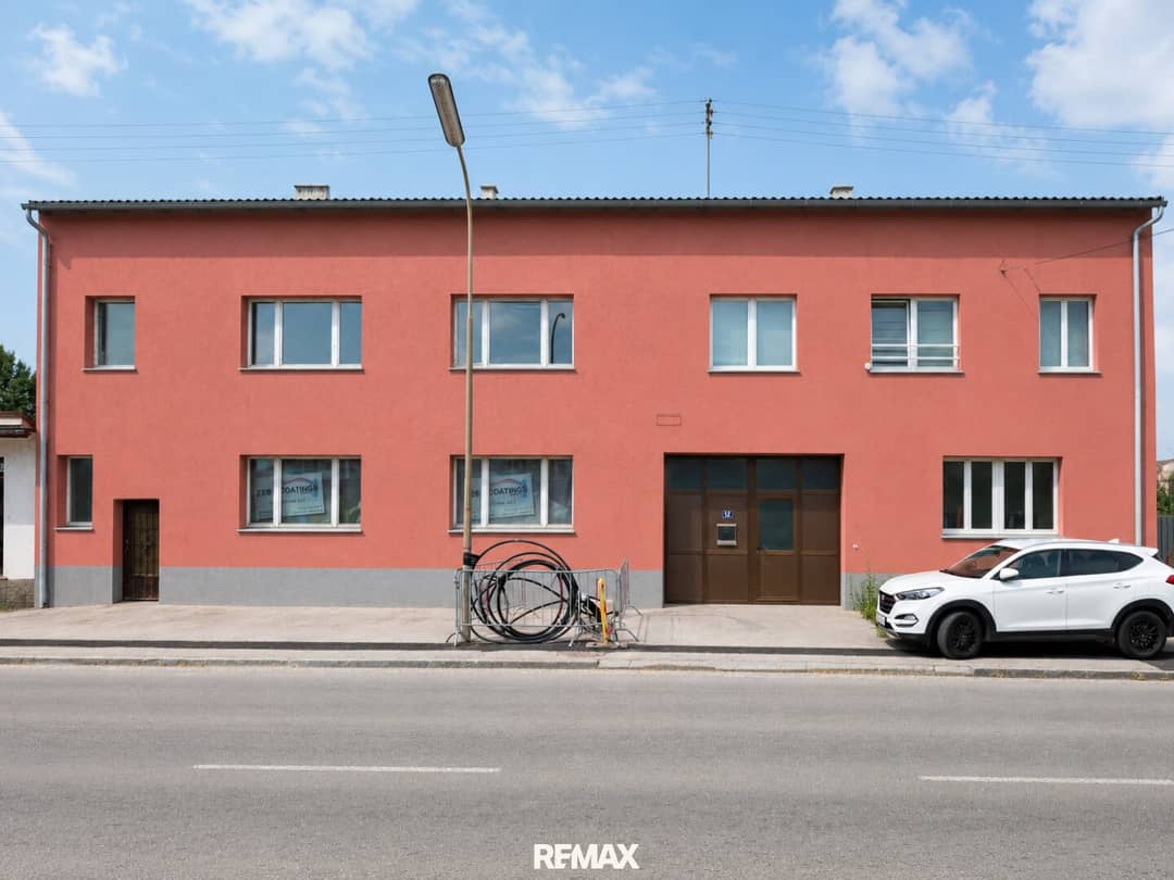 Mehrfamilienhaus mit Werkstatt und großem Grundstück in Orth an der Donau