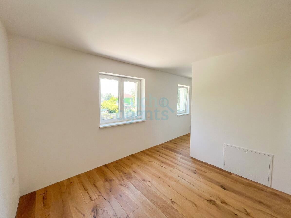 Modernes Einfamilienhaus mit Terrasse und Doppelgarage