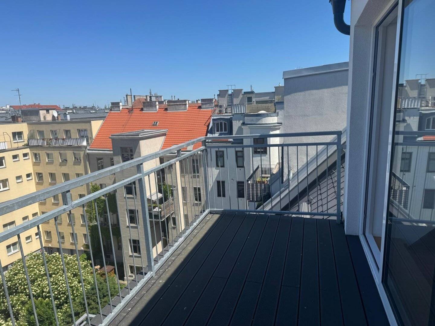 Lichtdurchflutete Maisonettewohnung mit sonniger Terrasse