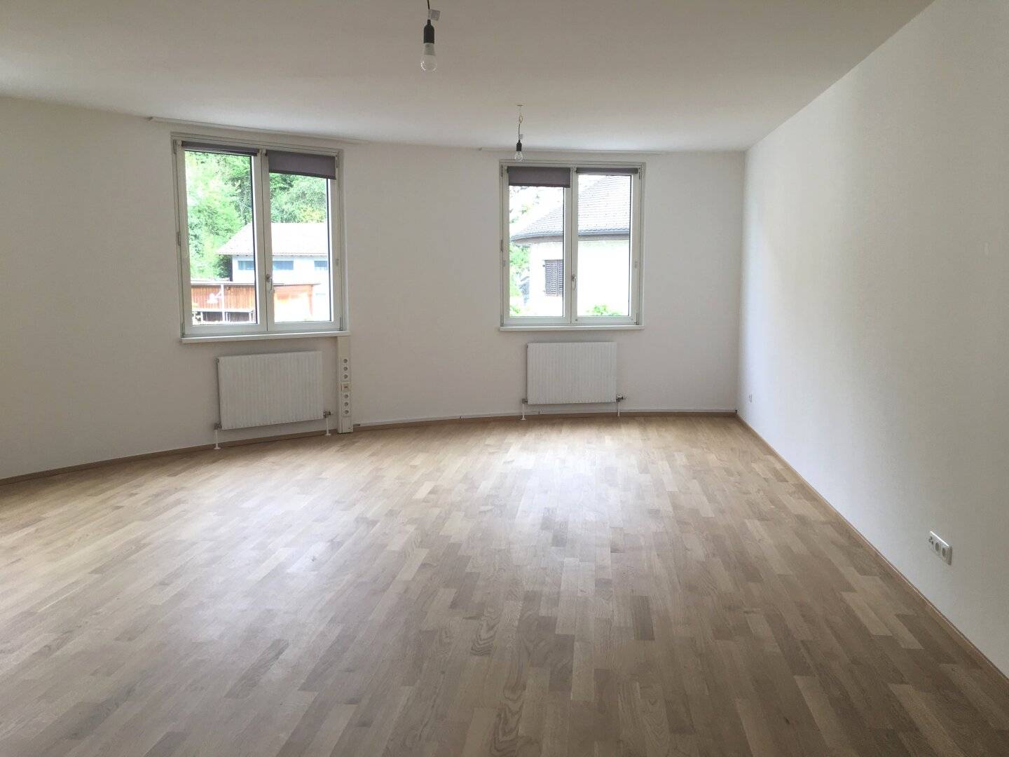 Helle 2-Zimmer-Wohnung mit offener Küche in zentraler Lage