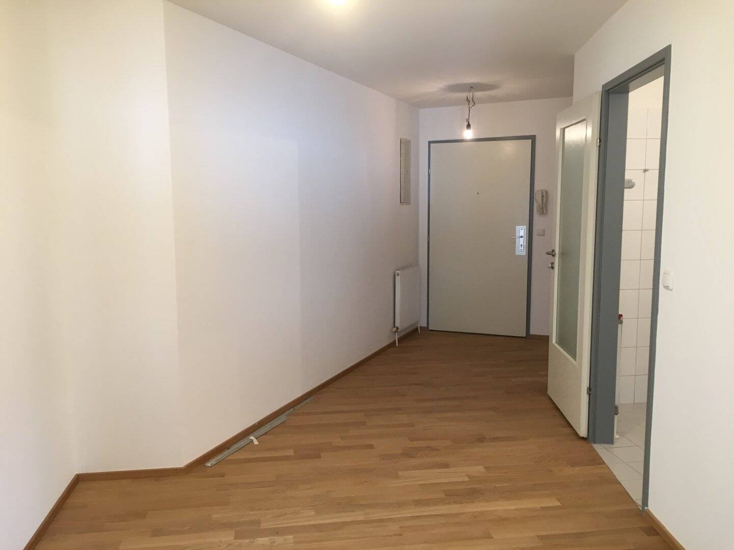 Helle 2-Zimmer-Wohnung mit offener Küche in zentraler Lage
