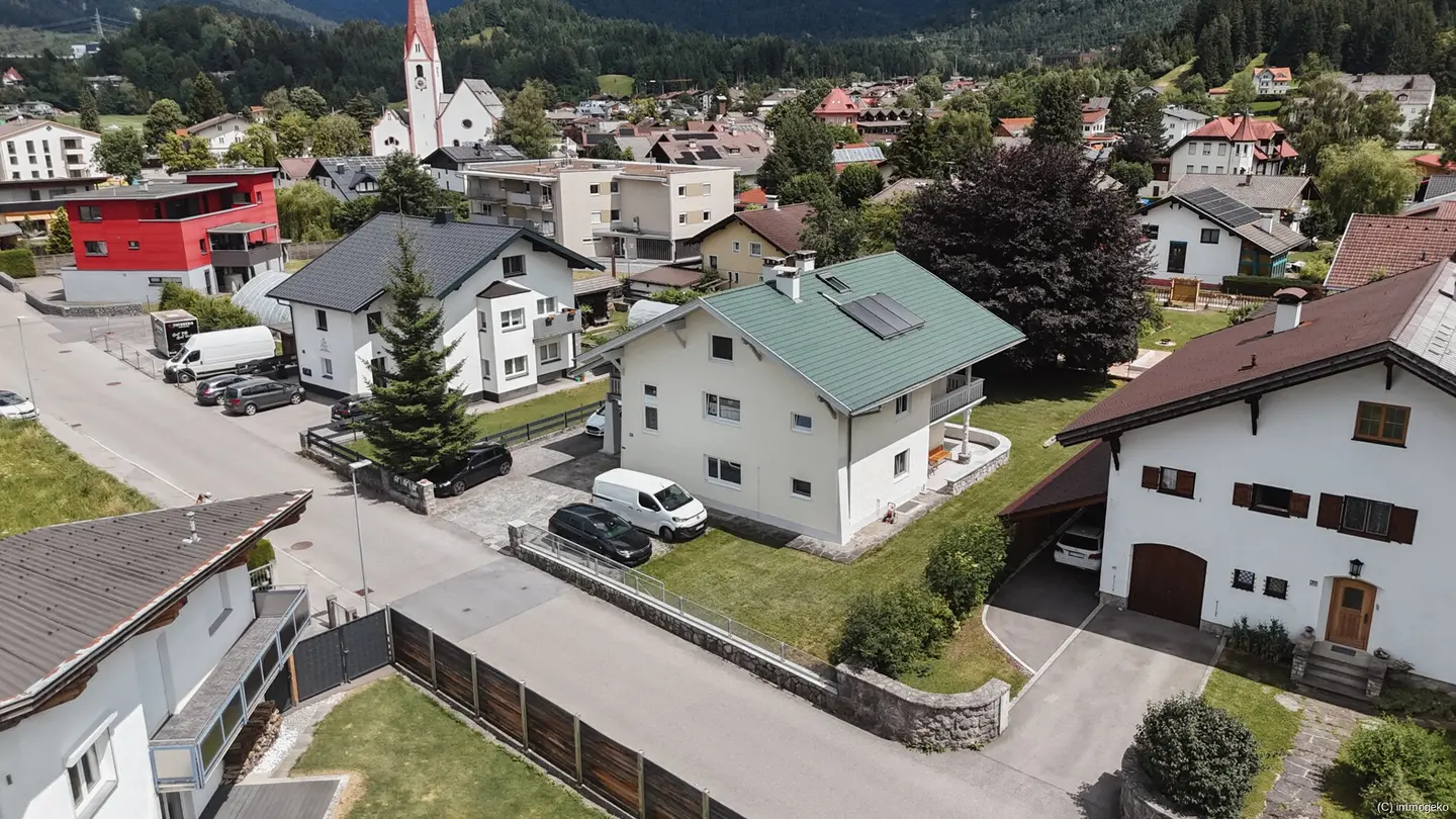 Mehrfamilienhaus mit Garage und Bergblick in Reutte