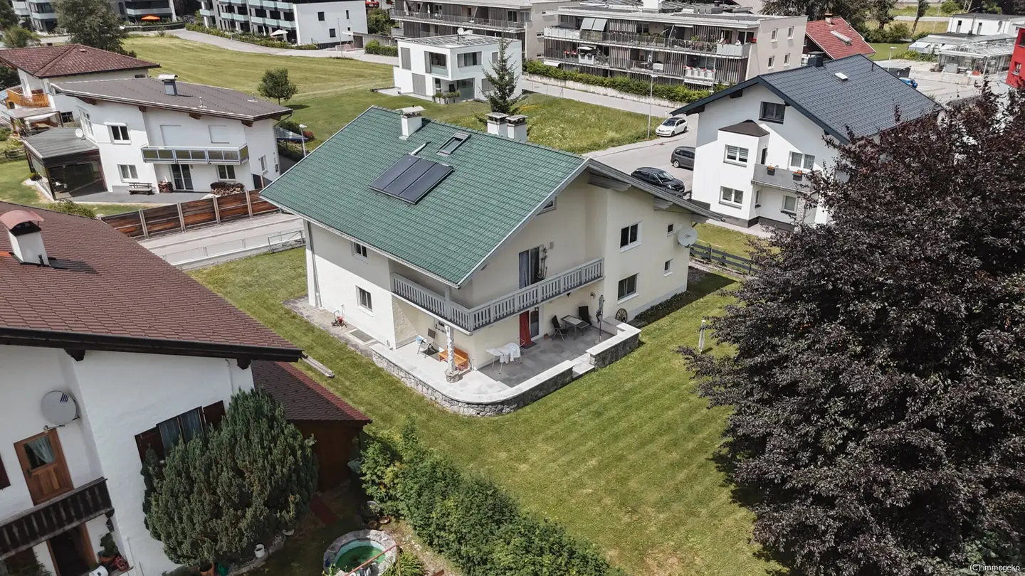 Mehrfamilienhaus mit Garage und Bergblick in Reutte