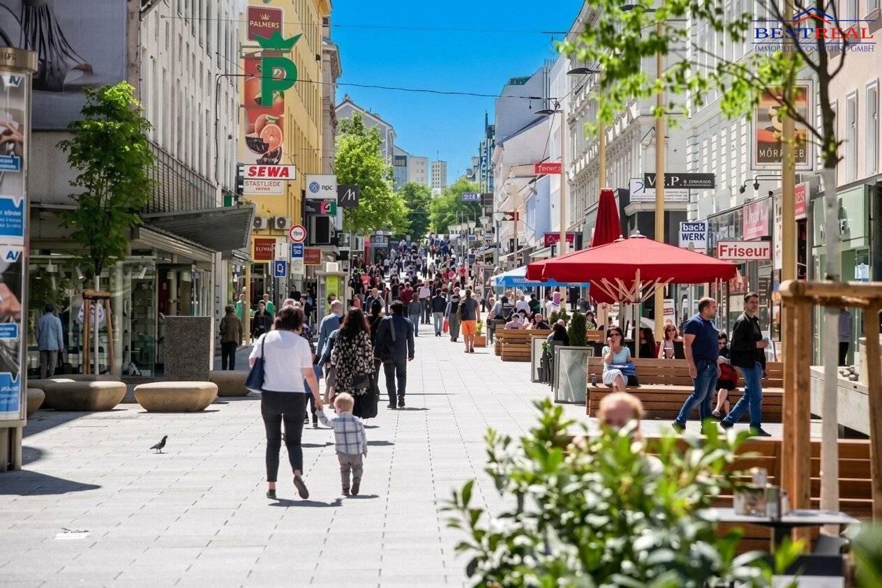 Top location pedestrian zone Meidling 400 m² to 1,050 m² sales areas branch neutral
