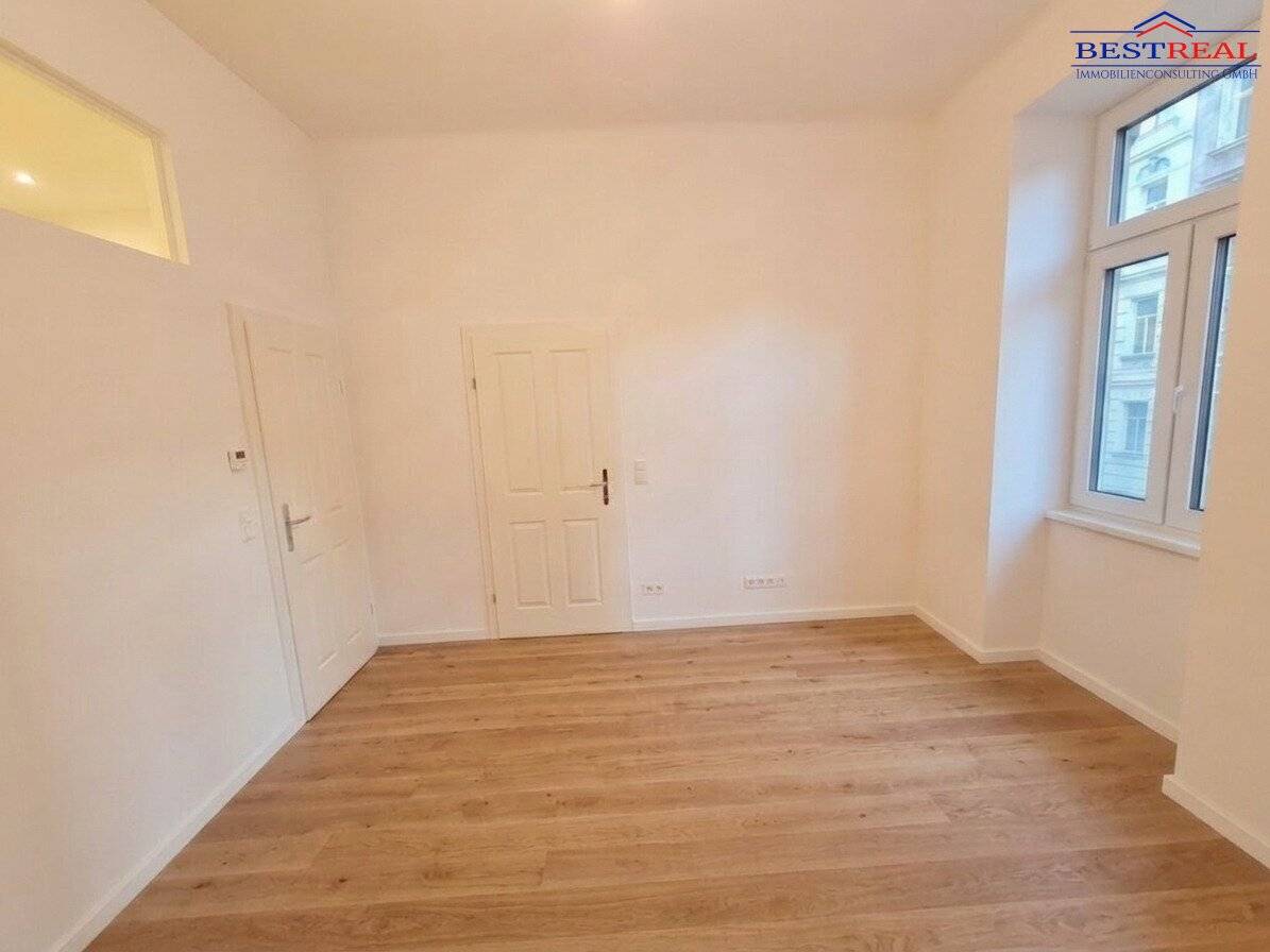 Sanierte Altbauwohnung mit Lift und Fußbodenheizung