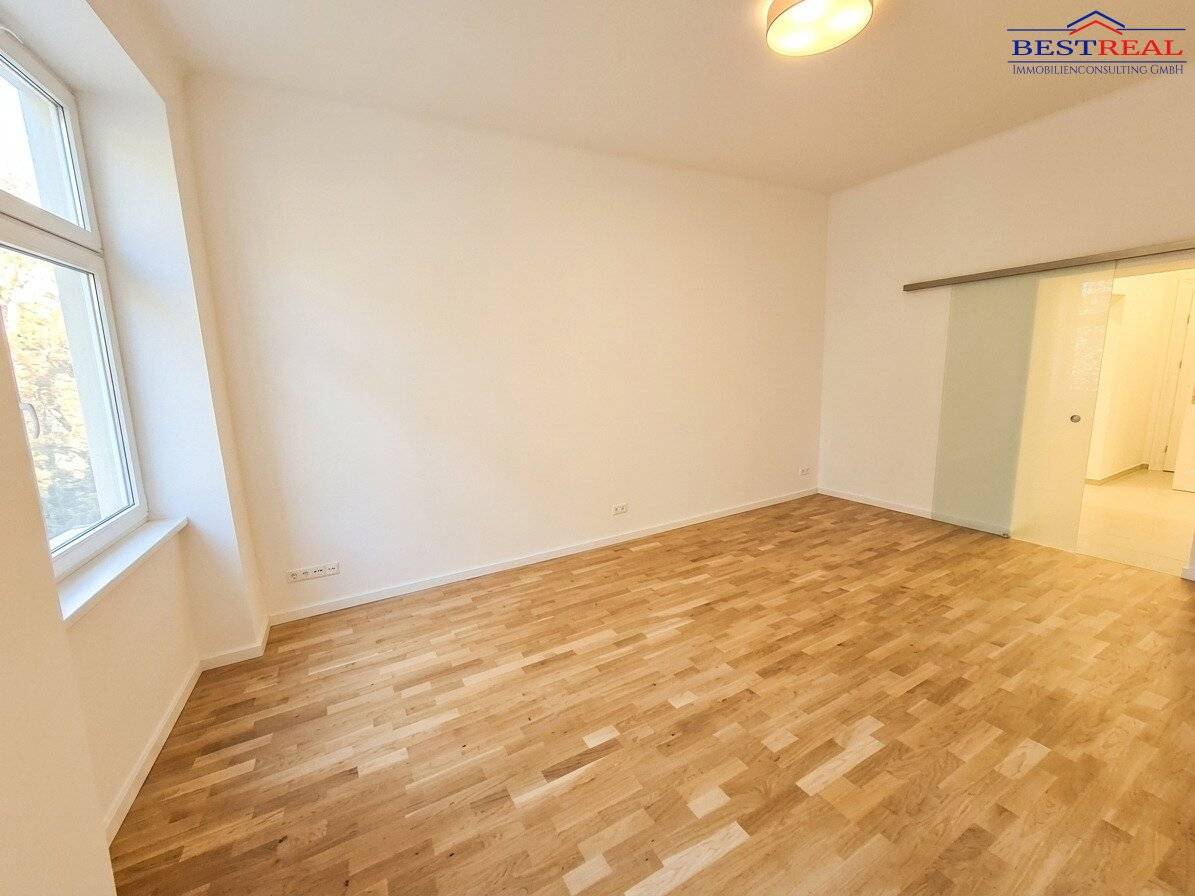 Saniertes Altbauapartment mit Lift und Gartenblick