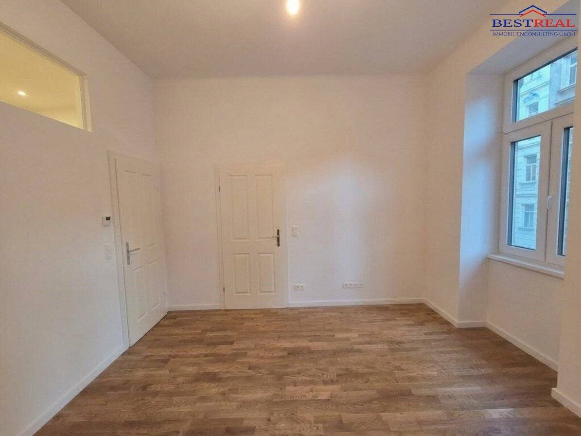 Saniertes Altbauapartment mit Lift und Gartenblick