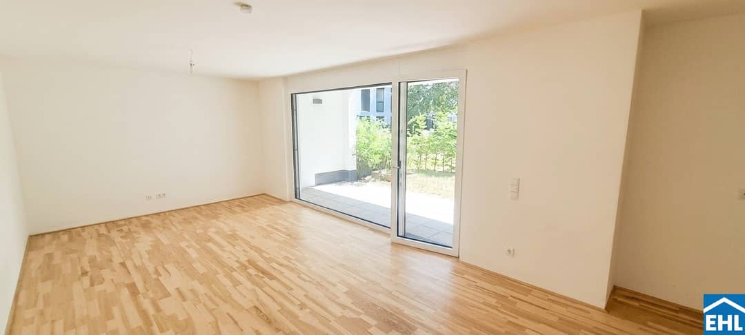 Garden Apartment with Loggia and Fitted Kitchen