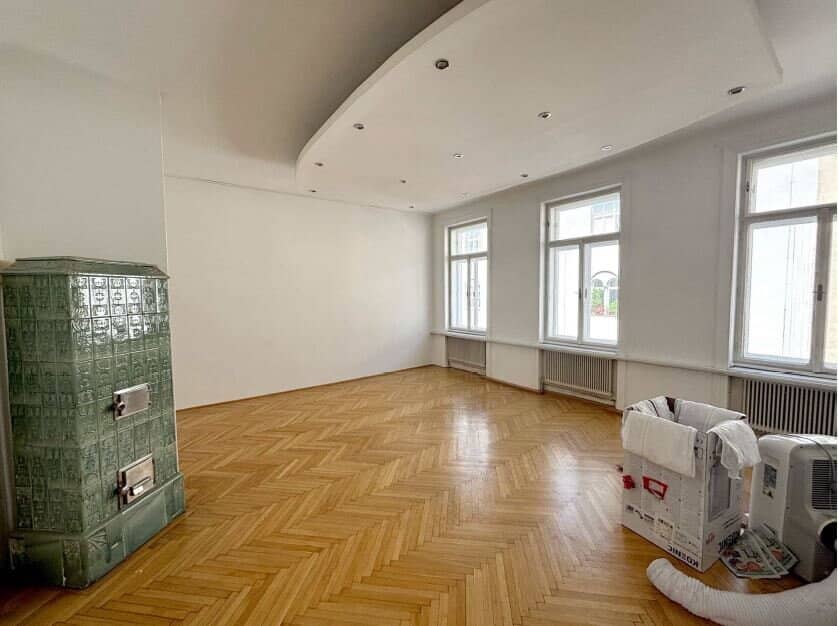 Repräsentatives Altbaubüro mit Parkett und Lift in zentraler Lage