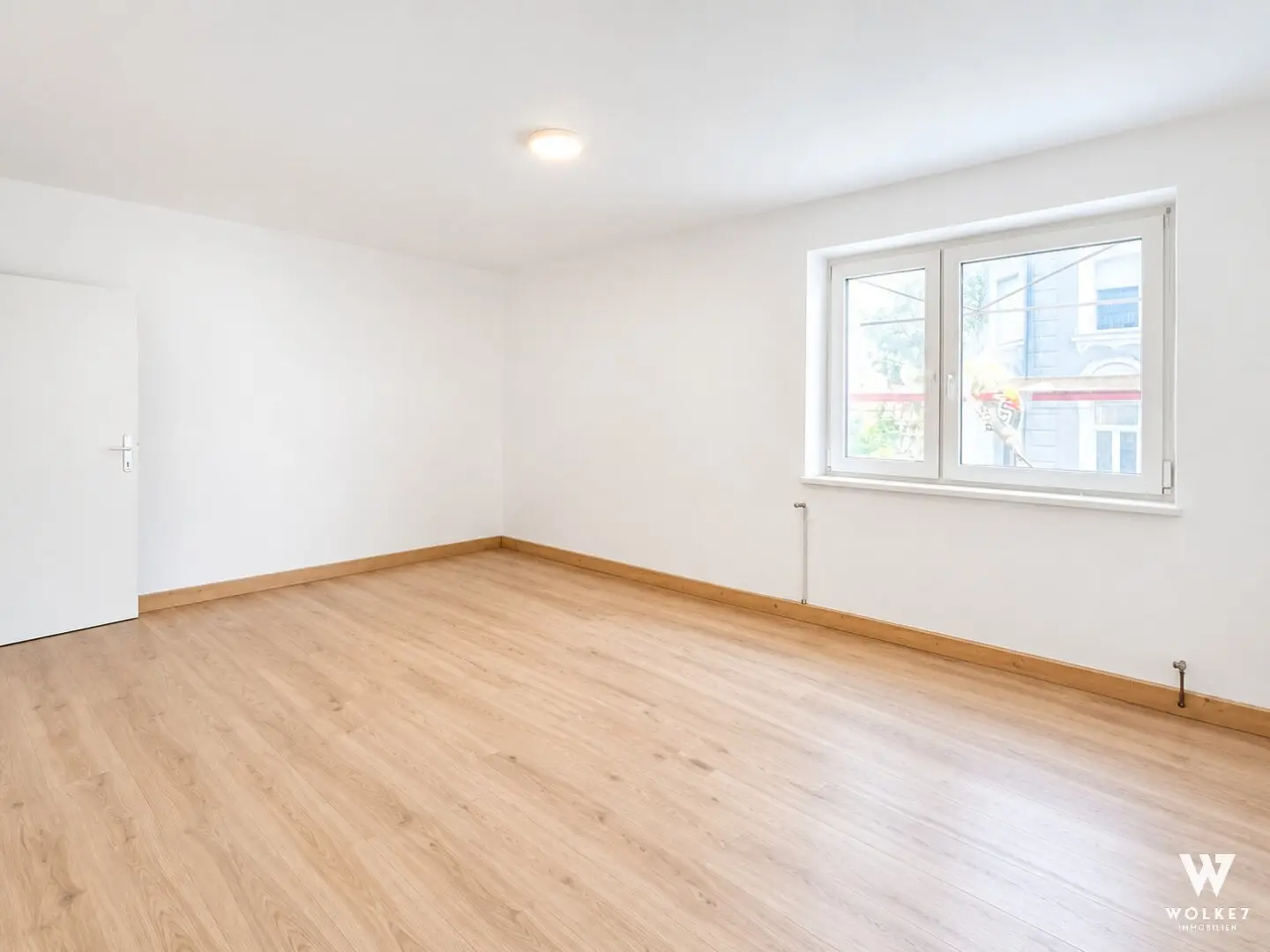 Bright 3-room apartment with elevator and shared garden