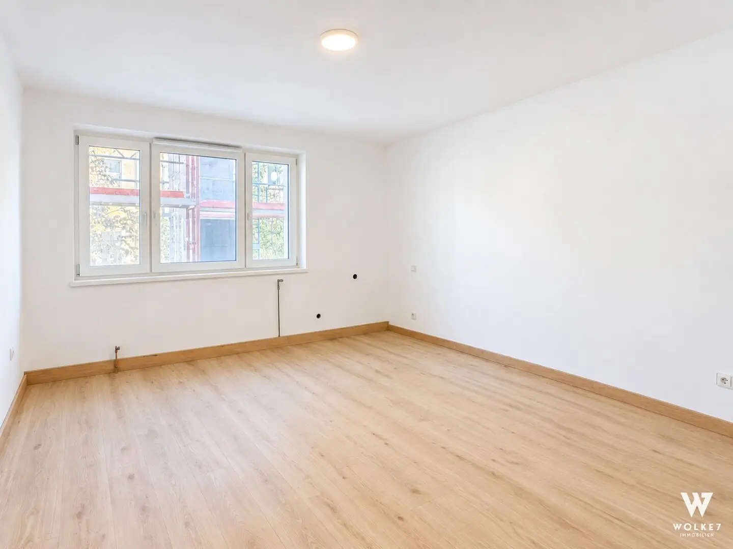Bright 3-room apartment with elevator and shared garden