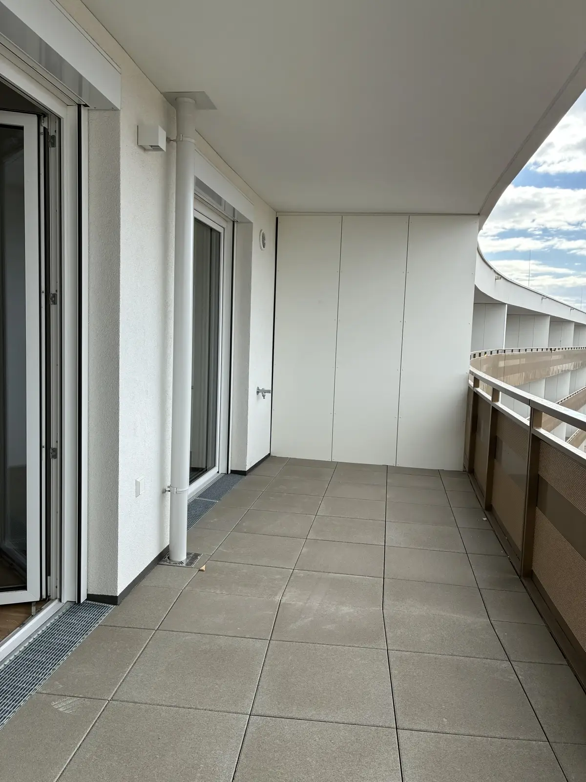Penthouse apartment with loggia and district heating