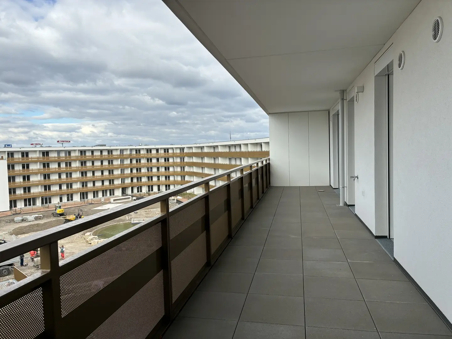 Helle Dachgeschosswohnung mit Balkon und Parkett in Vösendorf