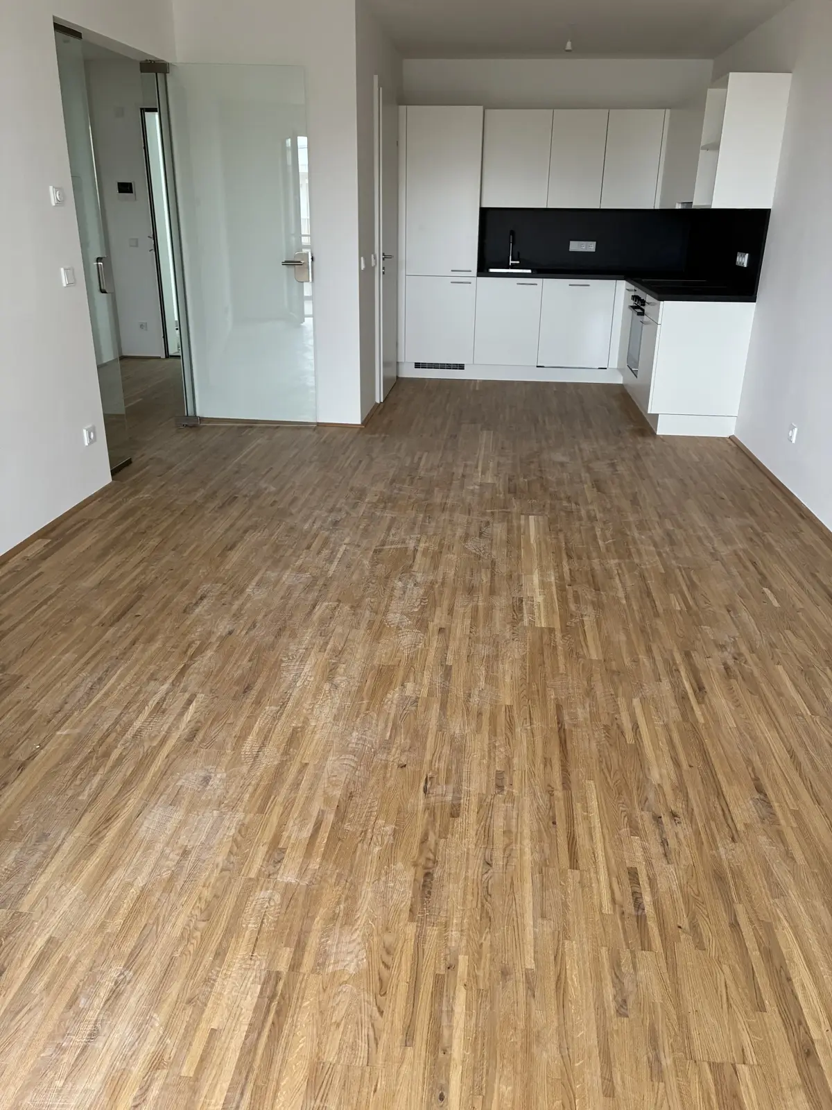 Helle Dachgeschosswohnung mit Balkon und Parkett in Vösendorf