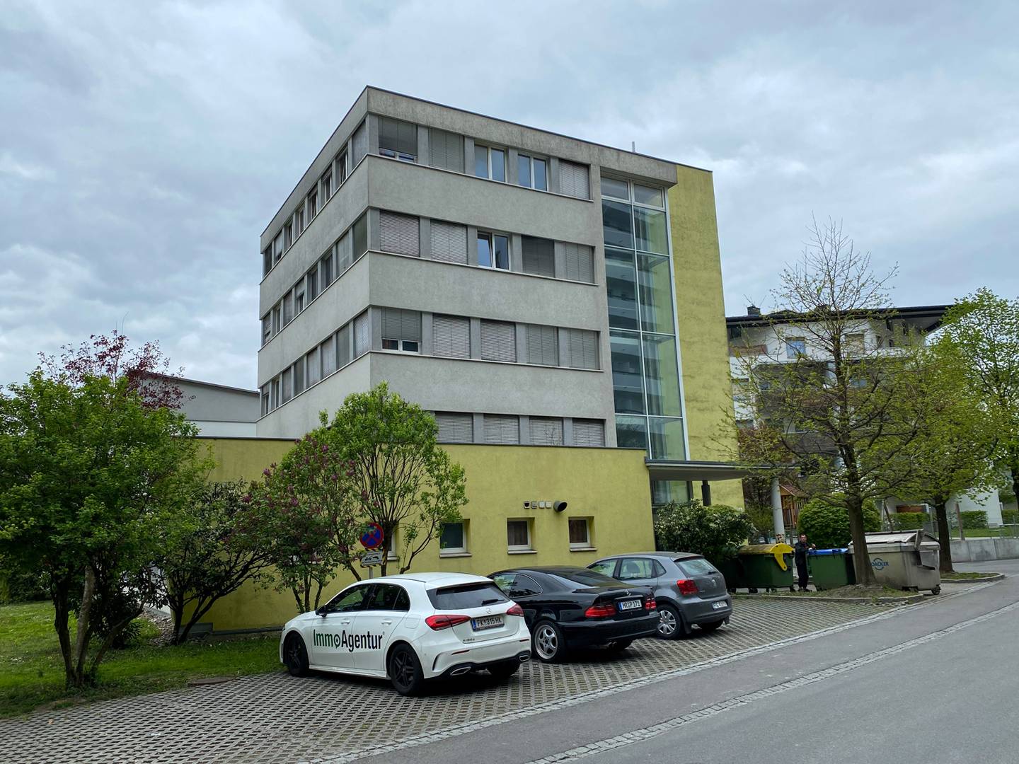 Zinshaus mit Tiefgarage und laufenden Mieteinnahmen