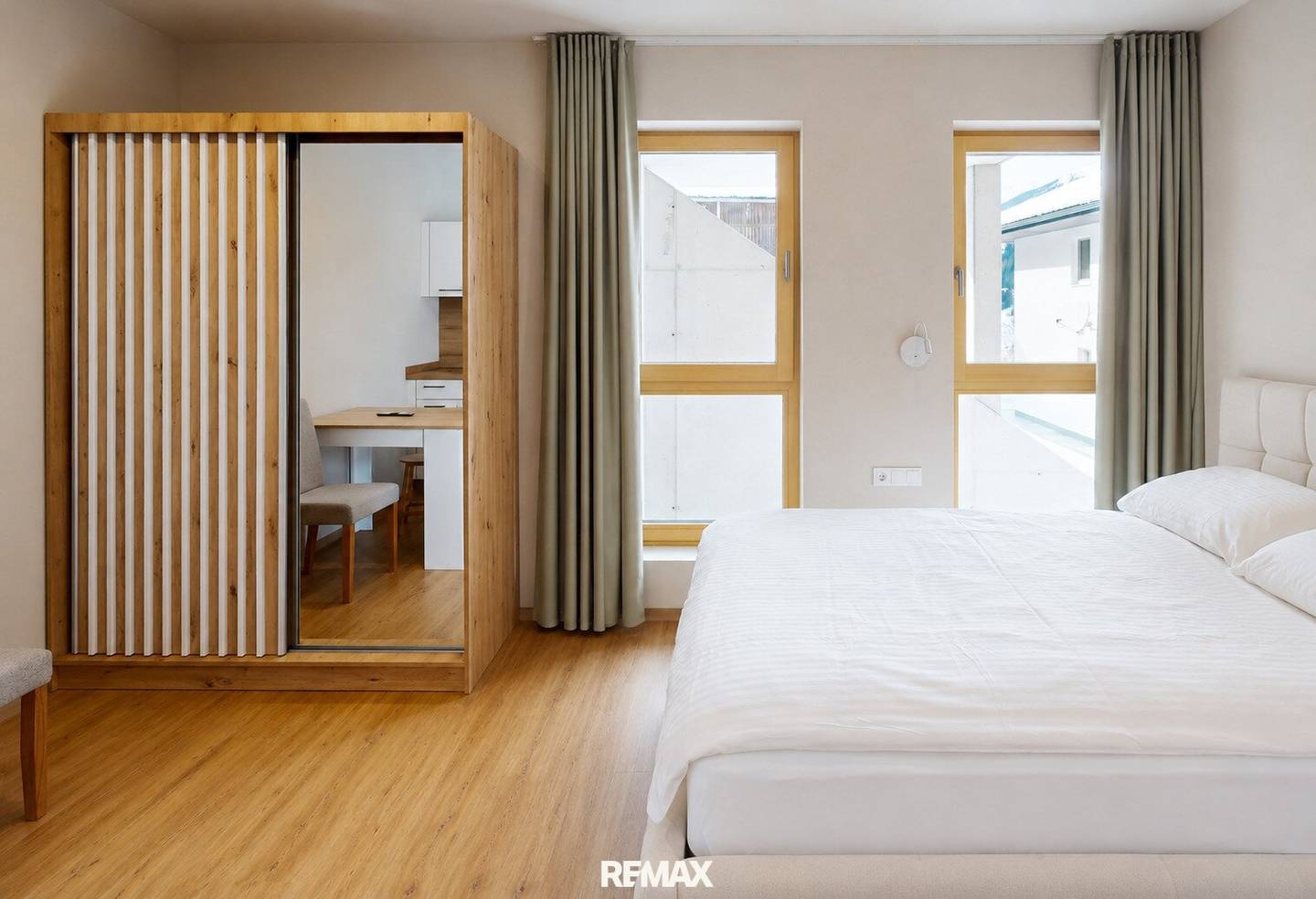 Neubau Ferienwohnung mit Parkplatz in sonniger Lage