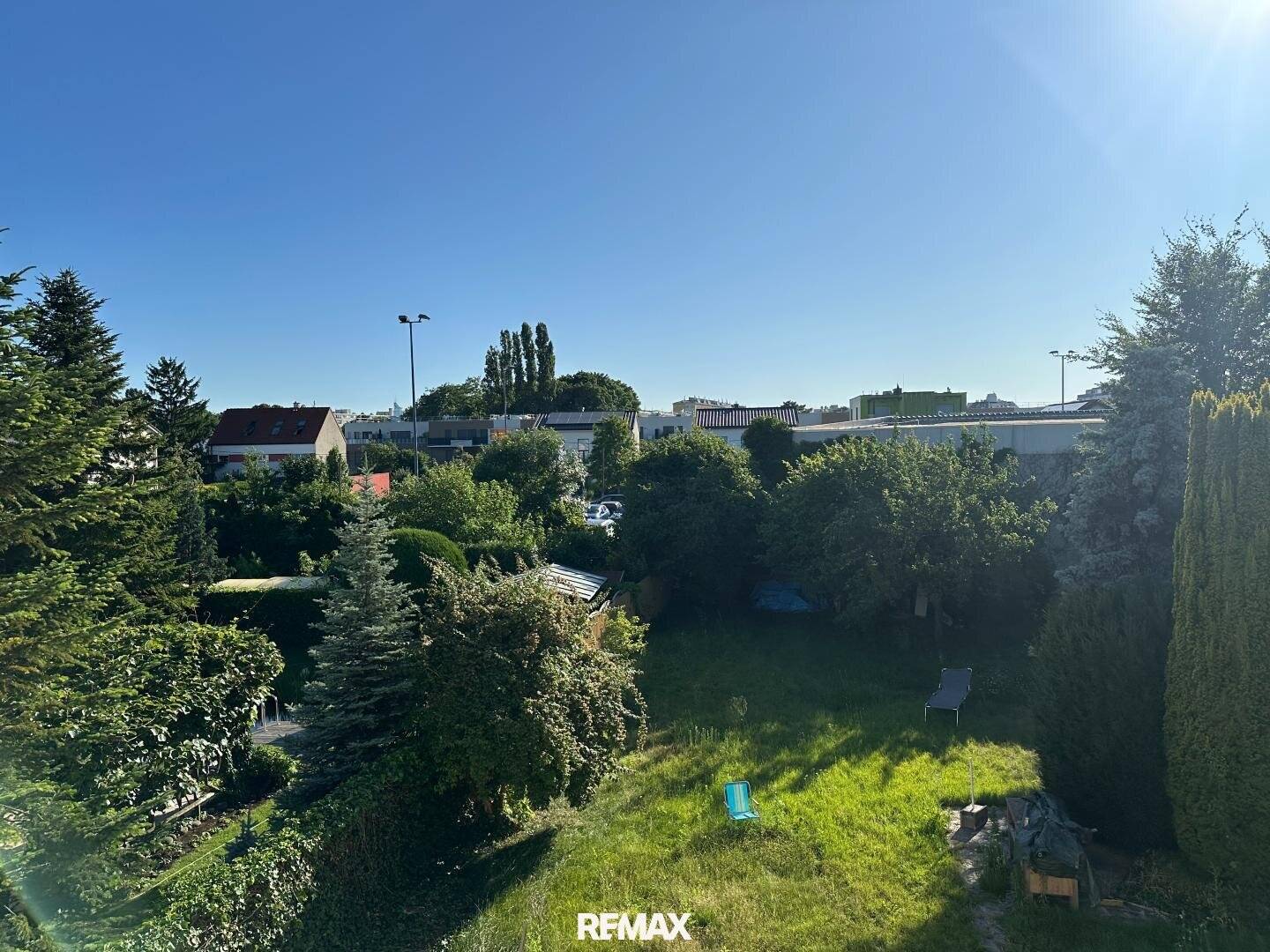 Development potential in quiet location with terrace and pool planning