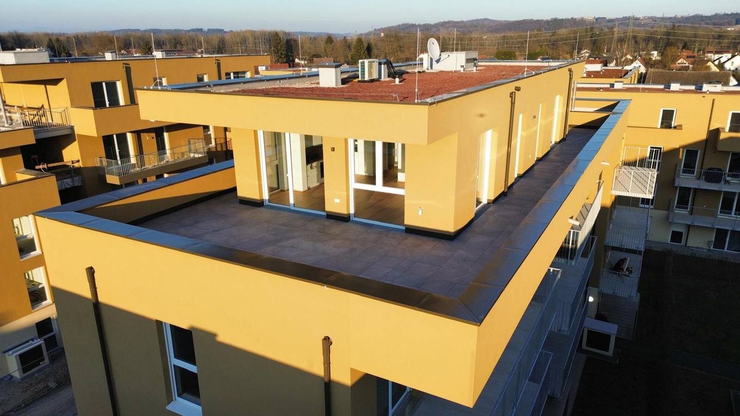 Penthouse mit großer Dachterrasse und Klimaanlage