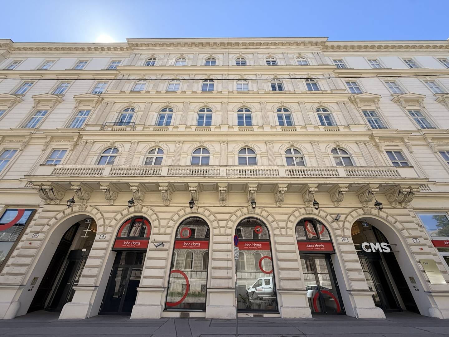 Repräsentative Altbaubürofläche am Schillerplatz