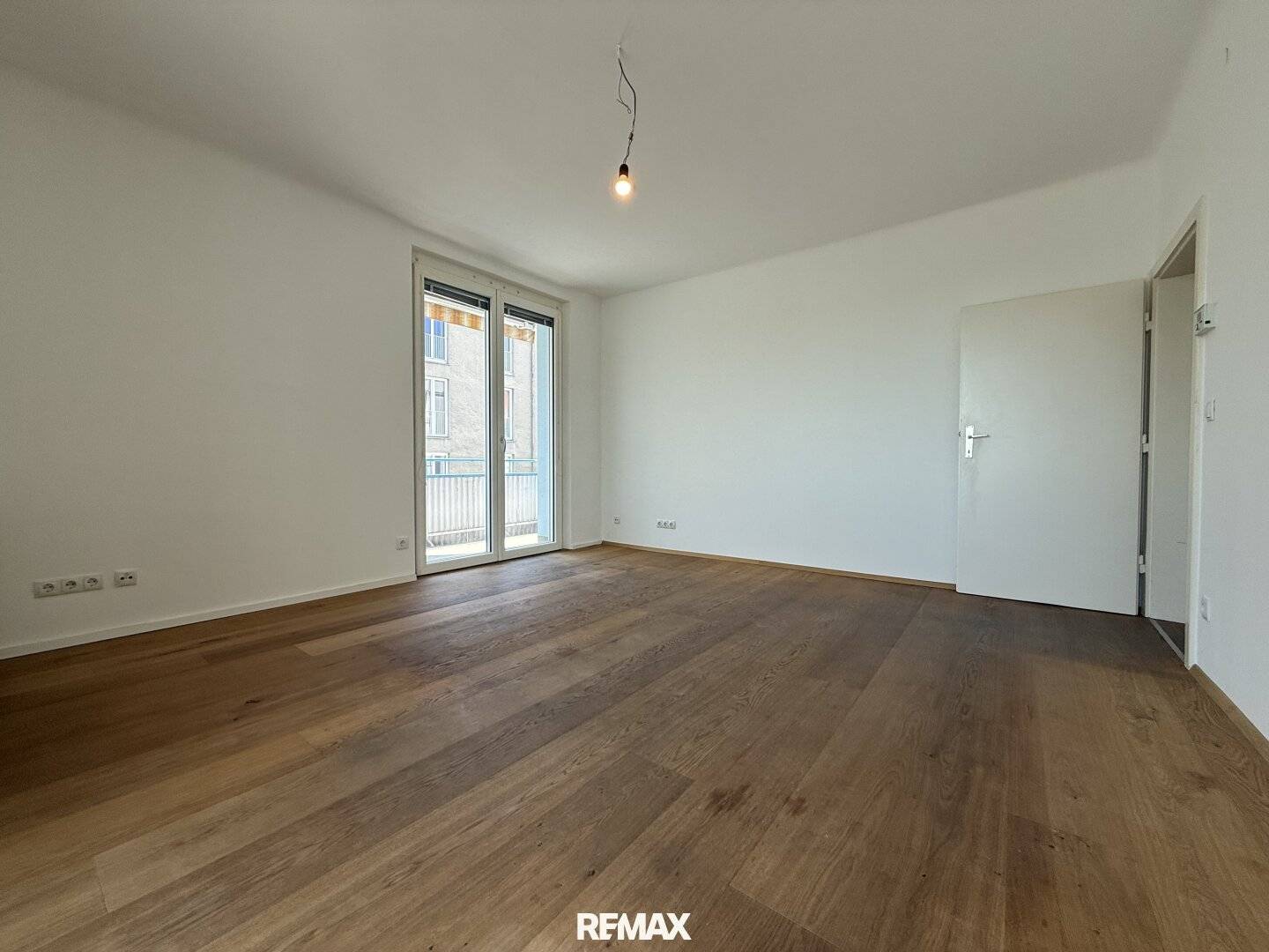 Helle 2 Zimmer Wohnung mit zwei Loggien im Fasanviertel