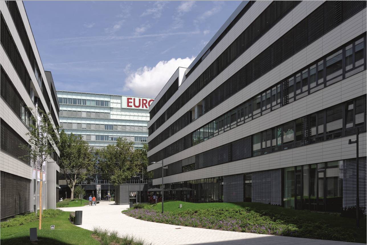 Office space at EURO PLAZA with rooftop terrace and excellent transport links