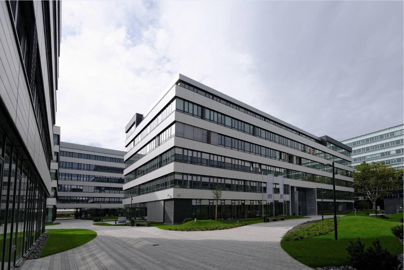 Office space at EURO PLAZA with rooftop terrace and excellent transport links