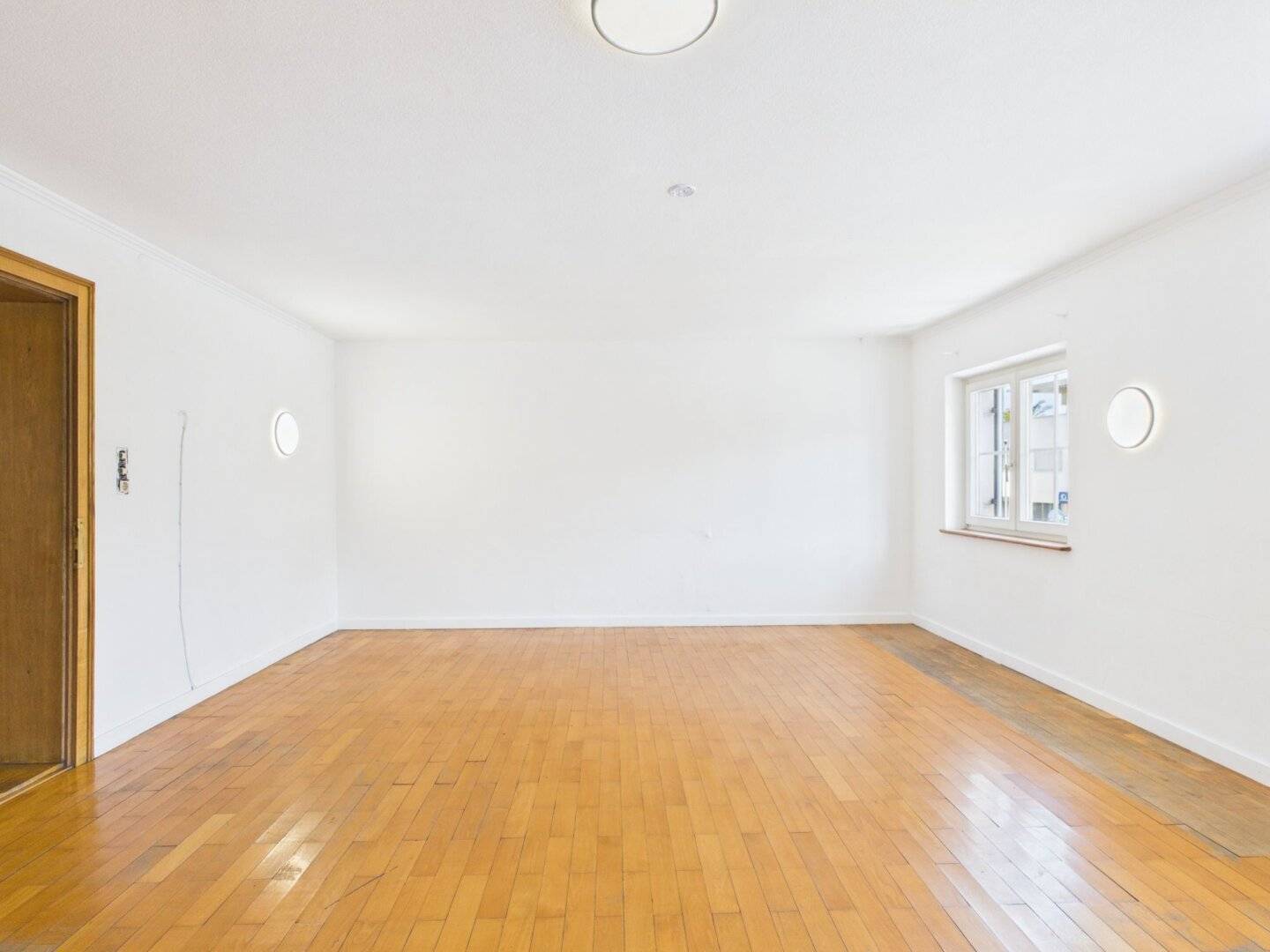 Spacious period apartment with terrace in central location