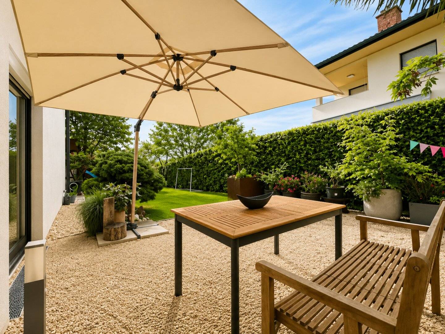 Neuwertige Gartenwohnung mit großem Garten und ganztägiger Sonne