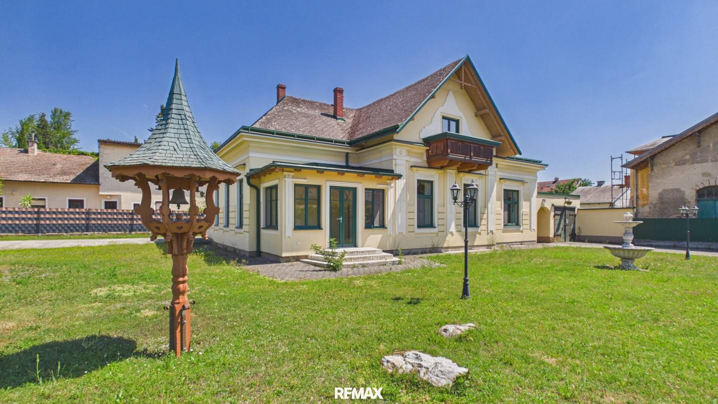 Charming Art Nouveau villa with winter garden and large garden