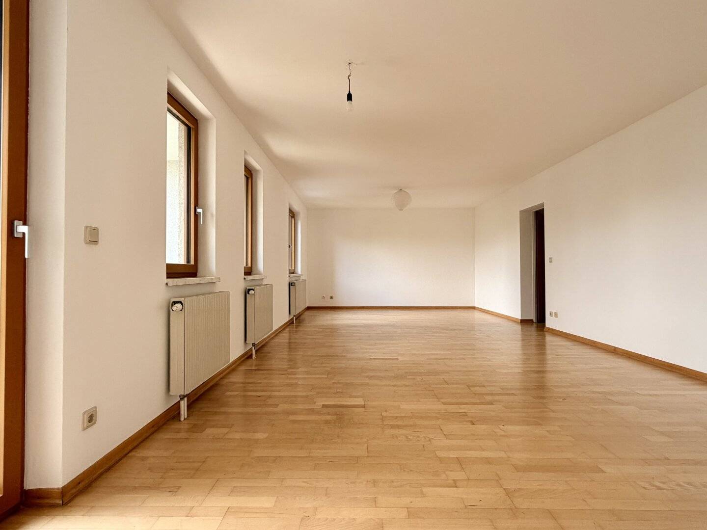 Helle 3 Zimmer Wohnung mit Ost Loggia und Grünblick
