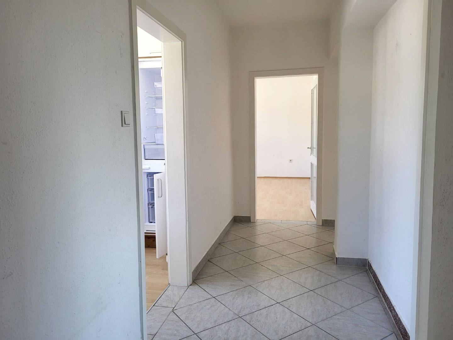 Ehemaliges Bankgebäude mit separater Wohnung