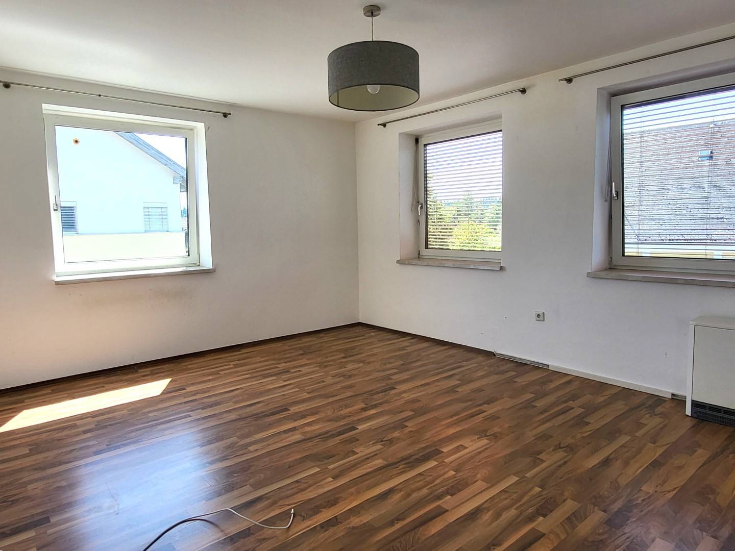 Ehemaliges Bankgebäude mit separater Wohnung