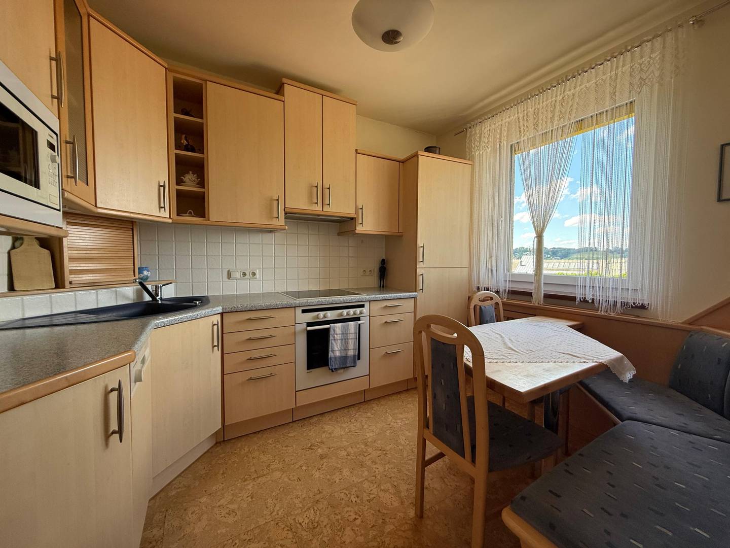 Bright apartment with sunny loggia in Dietachdorf