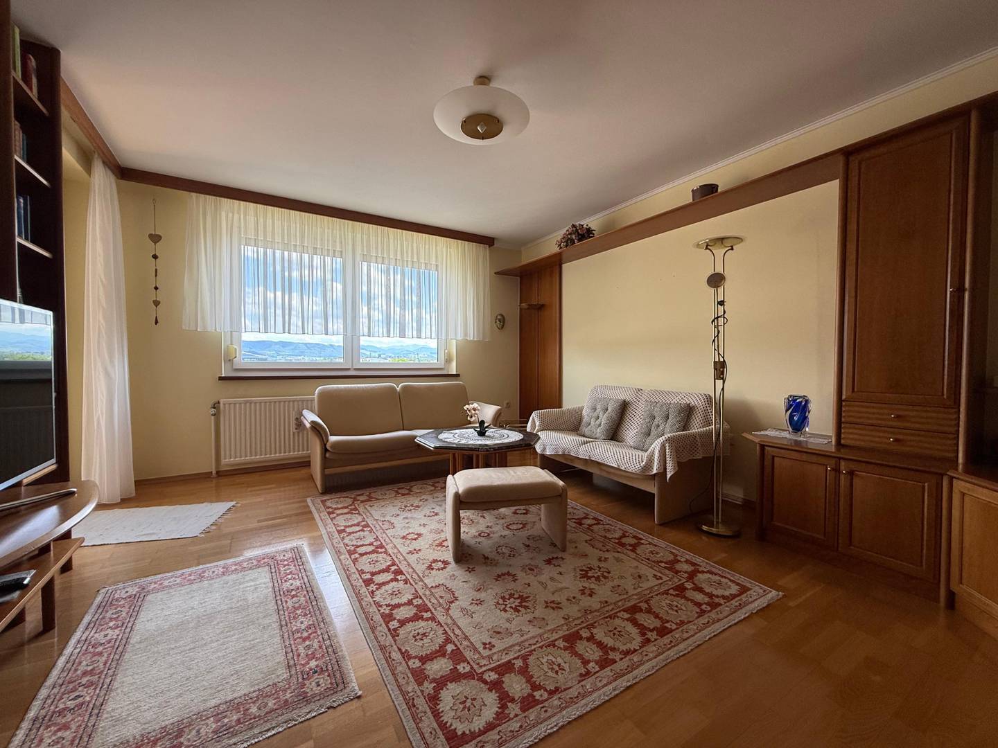 Bright apartment with sunny loggia in Dietachdorf