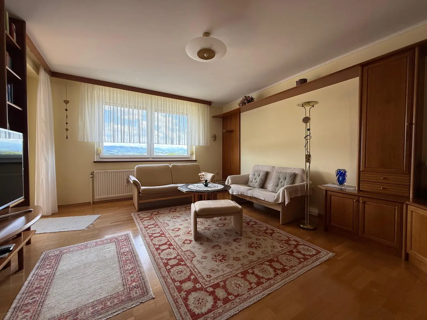 Bright apartment with sunny loggia in Dietachdorf