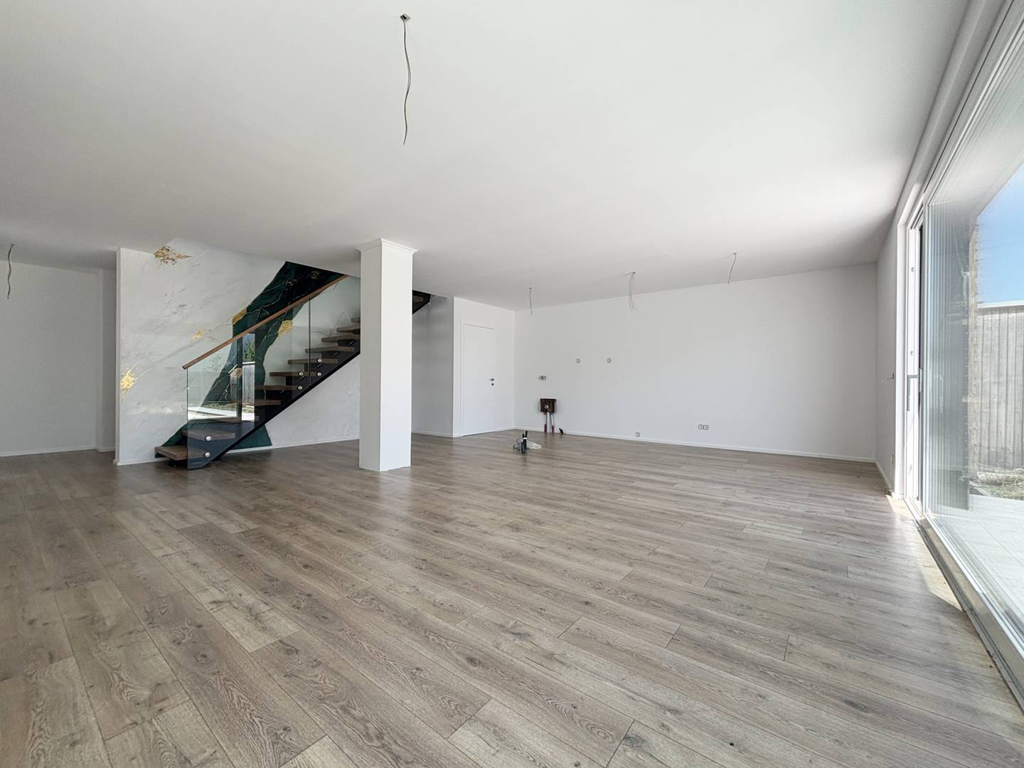 Helle Doppelhaushälfte mit Terrasse Pool und Garten