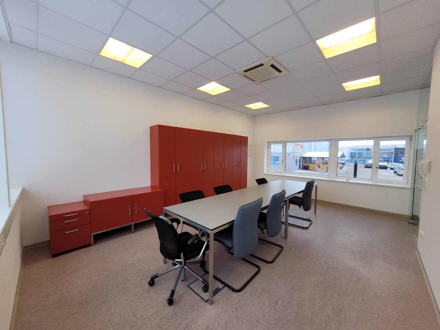 Bright office space with air conditioning and parking in prime location