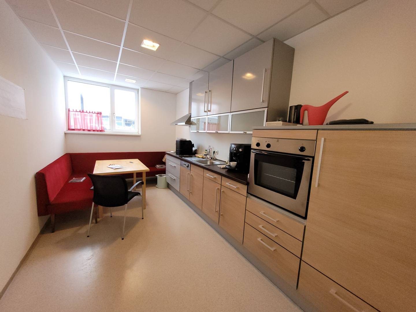 Bright office space with air conditioning and parking in prime location