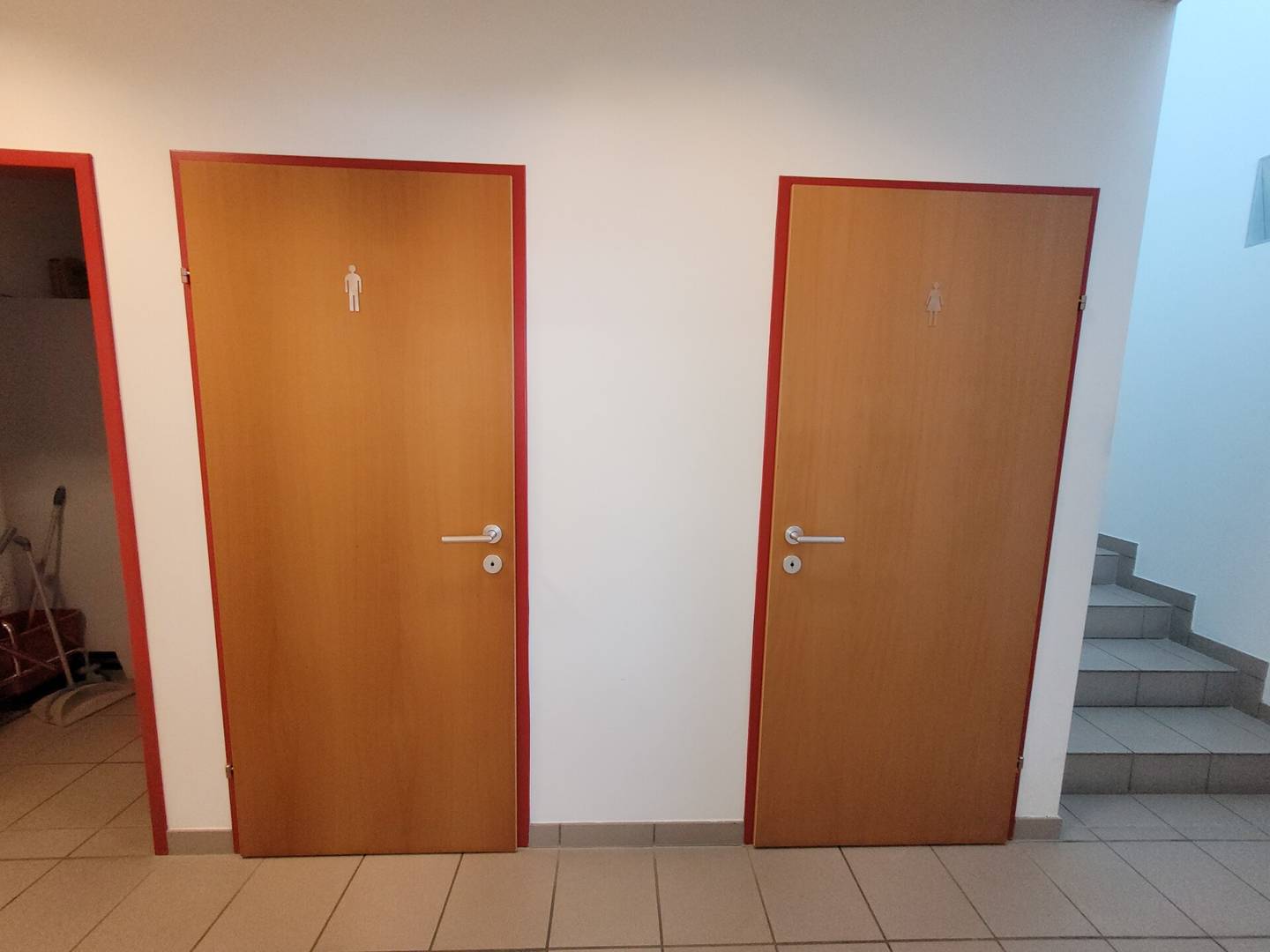 Bright office space with air conditioning and parking in prime location