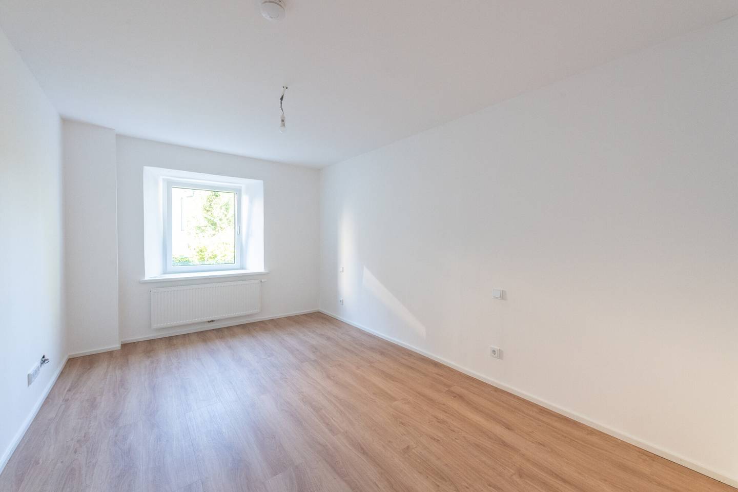 Bright ground floor apartment with fitted kitchen near recreation area