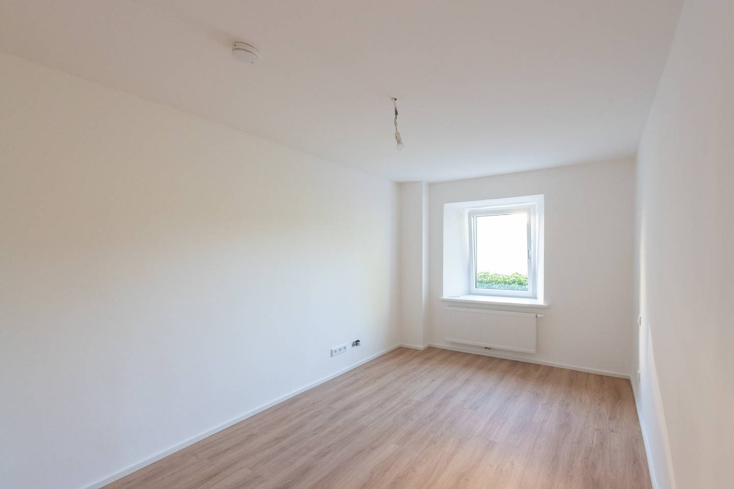 Bright ground floor apartment with fitted kitchen near recreation area
