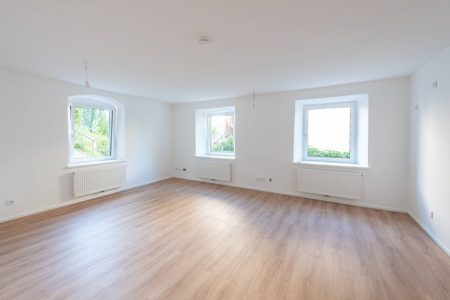 Erdgeschosswohnung mit Einbauküche in naturnaher Lage