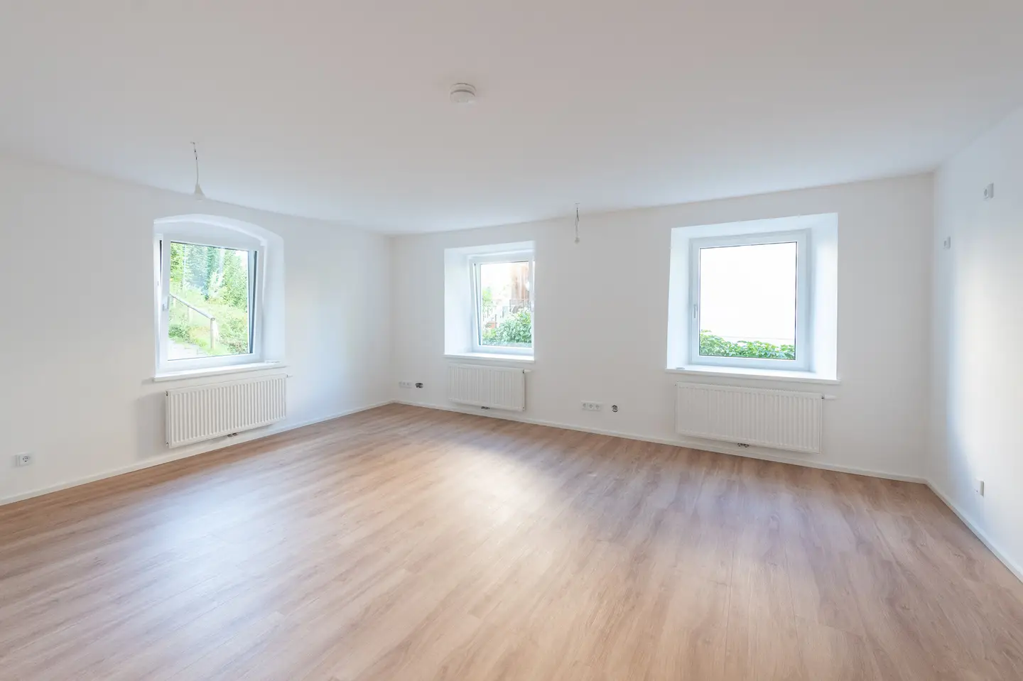 Erdgeschosswohnung mit Einbauküche in naturnaher Lage