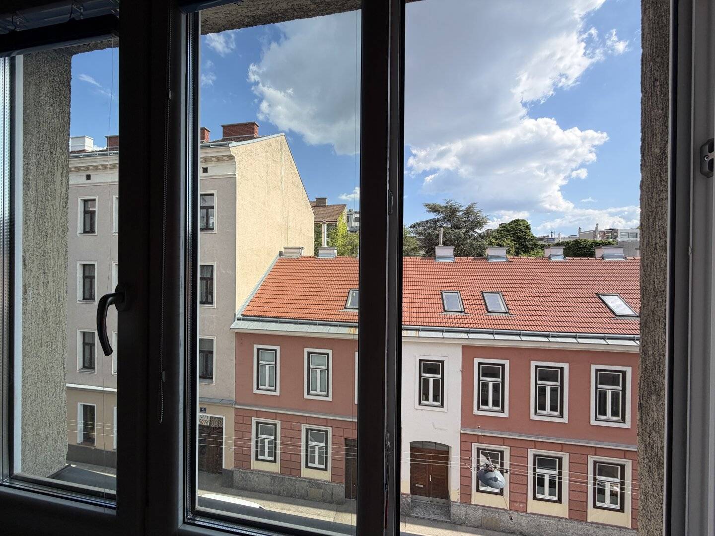 Bright 2 room apartment with east west orientation and elevator in Meidling