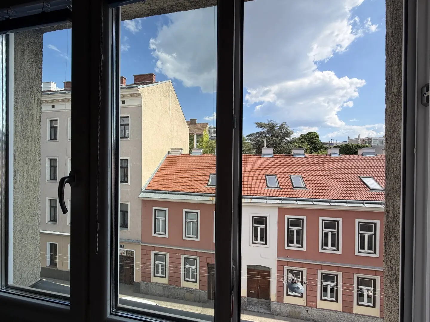 Bright 2 room apartment with east west orientation and elevator in Meidling
