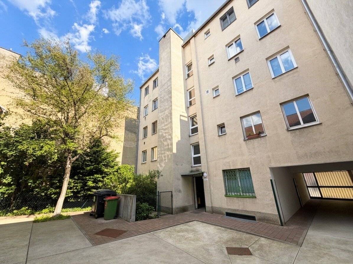 Bright 2 room apartment with east west orientation and elevator in Meidling