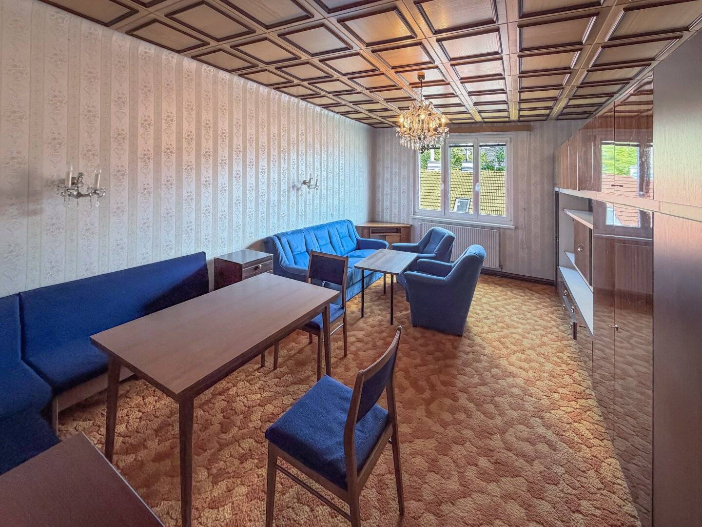 Bright 2 room apartment with east west orientation and elevator in Meidling