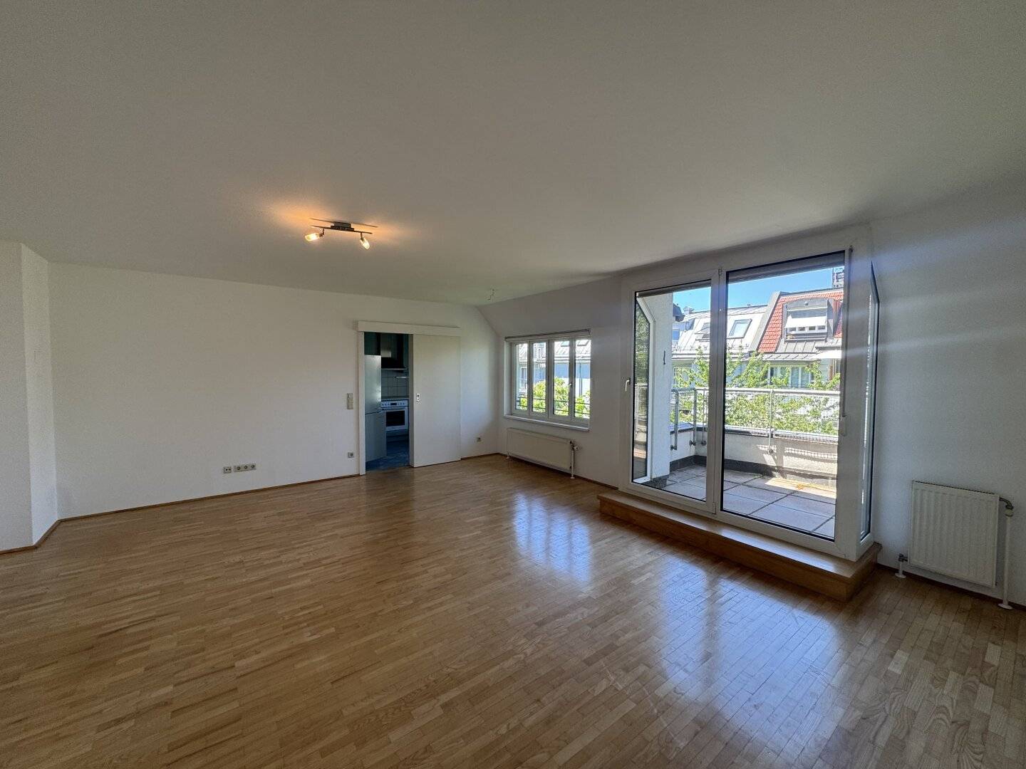 Spacious Maisonette Apartment with Terrace in Quiet Courtyard Setting
