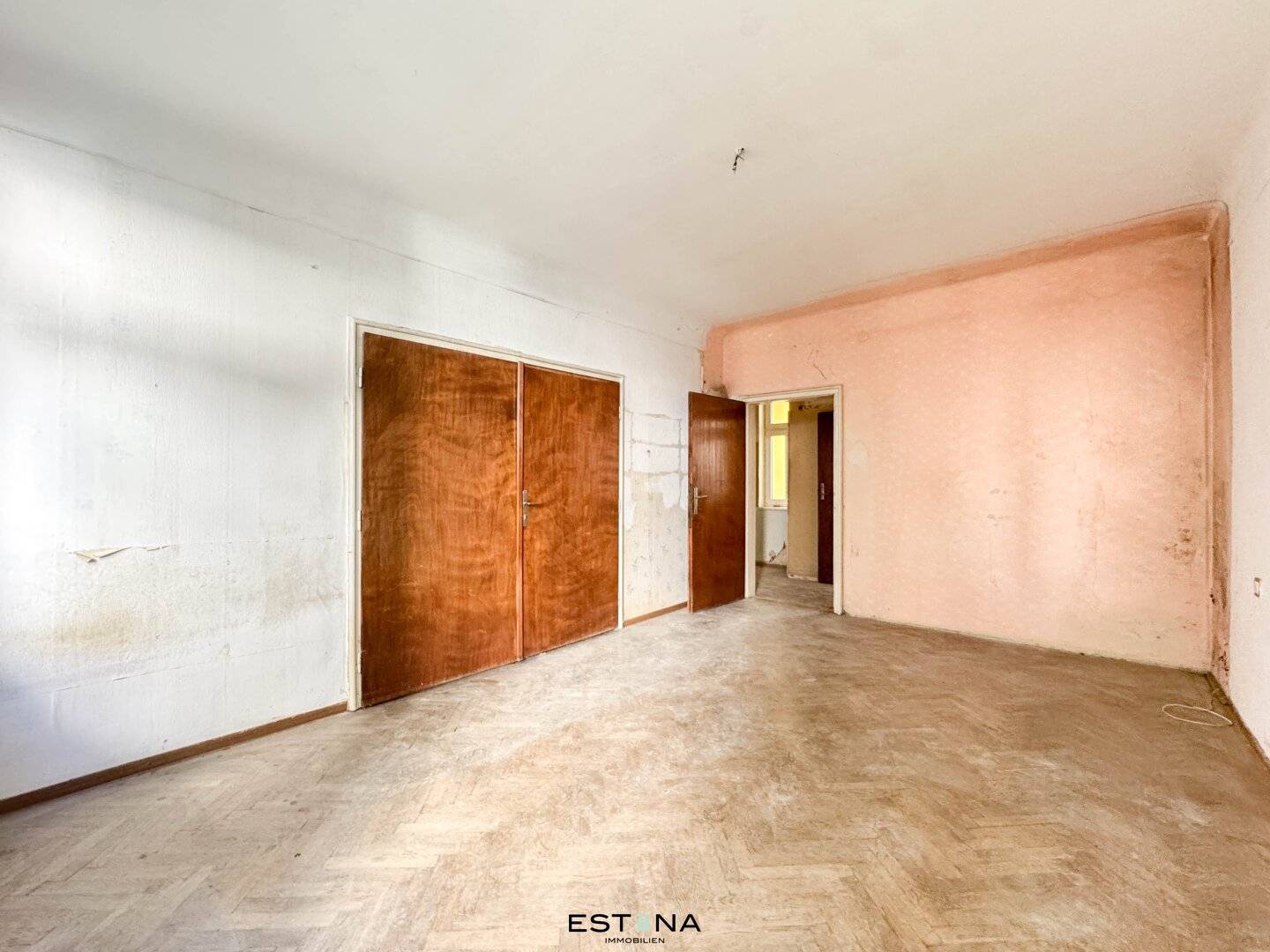 Quiet Altbau apartment with courtyard view near Kutschkermarkt